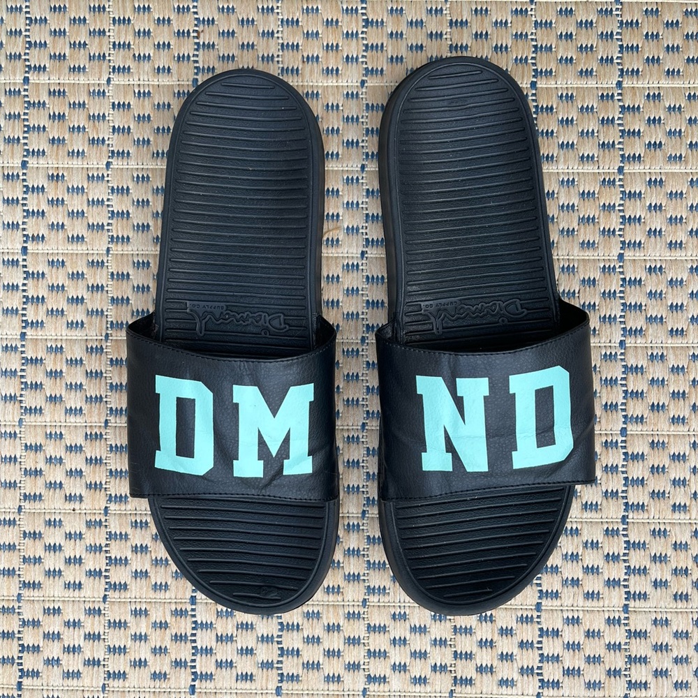 Diamond supply co slides size 10
